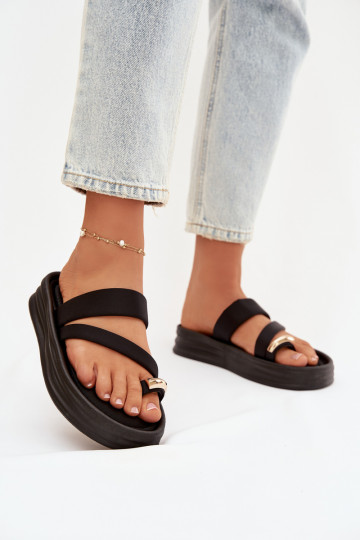 Damen schwarze Pantoletten mit Riemchen und goldfarbenen Details Farielle 2