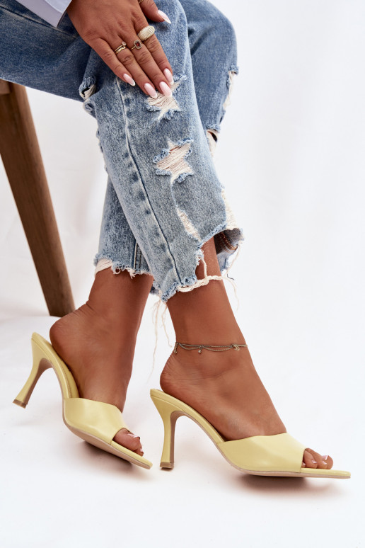 mit Lackeffekt Damenhausschuhe mit Absätzen gelbe Farbe Lirissa