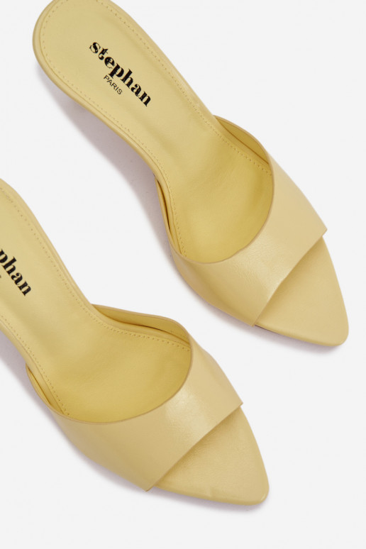 mit Lackeffekt Damenhausschuhe mit Absätzen gelbe Farbe Lirissa