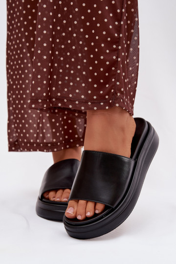 Damenhausschuhe mit einer Plattform schZuarze Farbe Tanelisse 2
