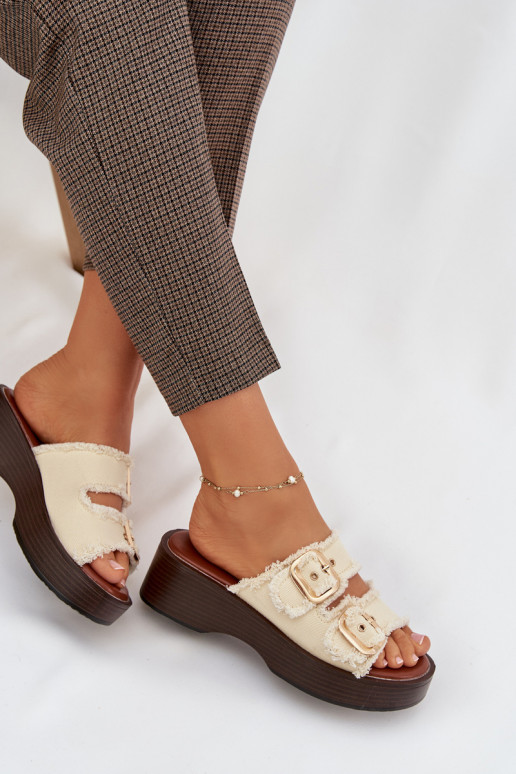 Damenhausschuhe mit einer Plattform Ze goldene Farbemi mit Schnallenmi elfenbeinfarbe Renelisse