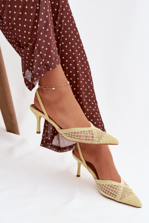 Sandalen mit durchbrochenen Elementen mit dünnen Absätzen gelbe Farbe Hanelis