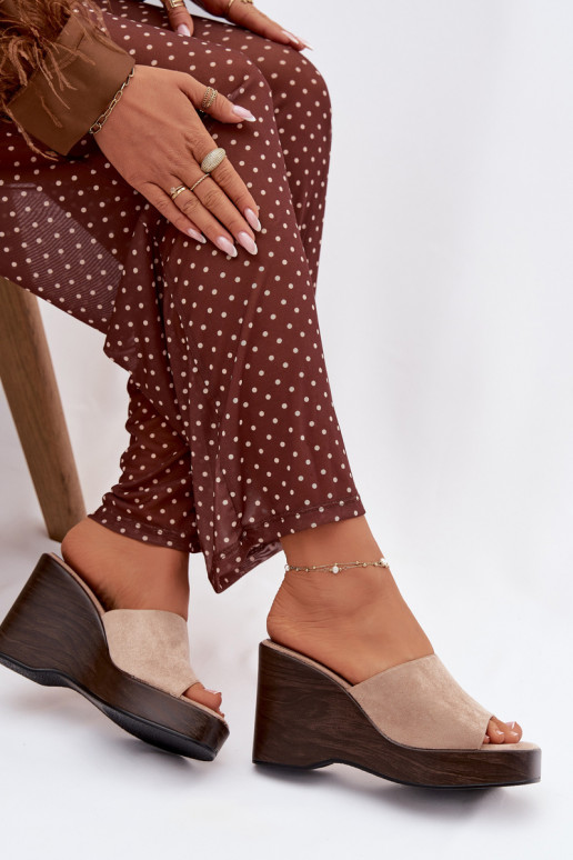 Damenhausschuhe Auf einem Keil Beige Ravelia