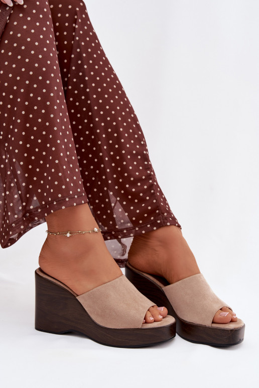 Damenhausschuhe Auf einem Keil Beige Ravelia