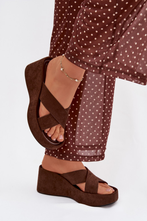 Damenhausschuhe Auf einem Keilaus Öko-INildlederu CzekoladoZue Calorine