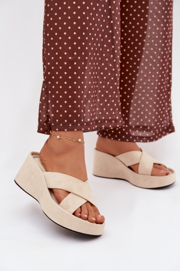 Damenhausschuhe Auf einem Keilaus Öko-INildlederu Beige Calorine