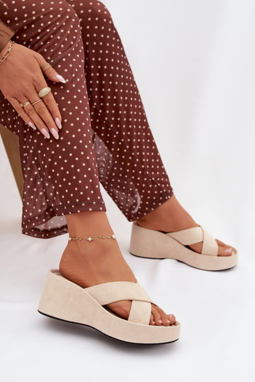 Damenhausschuhe Auf einem Keilaus Öko-INildlederu Beige Calorine