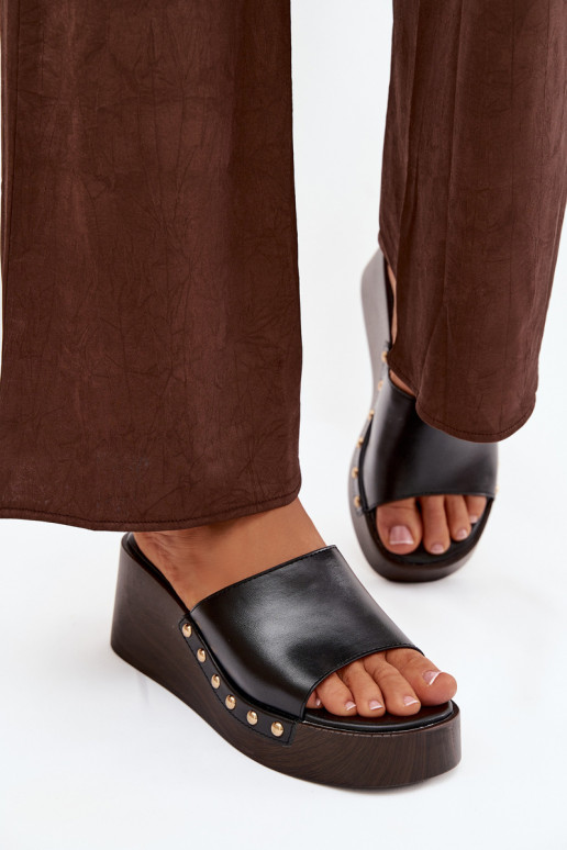 Damenflip-Flops mit Plattform und goldenen Nieten in Schwarz Arionne