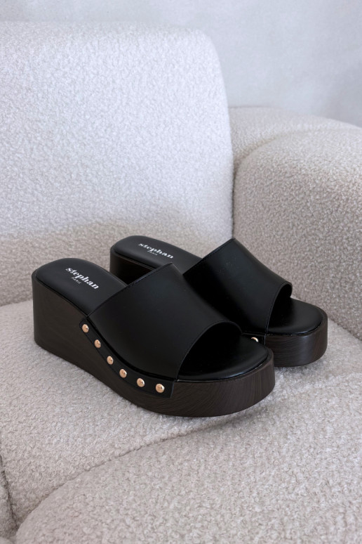 Damenflip-Flops mit Plattform und goldenen Nieten in Schwarz Arionne