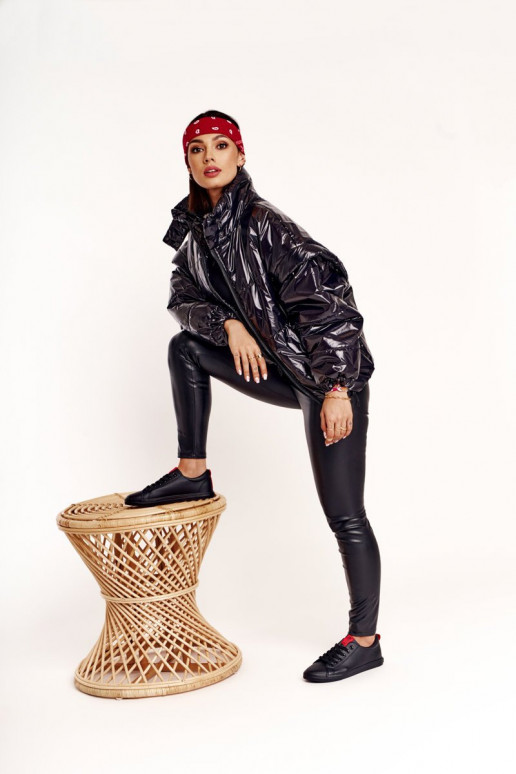 Sneaker aus Ermöglichtturleder mit Zierstreifen BIG STAR DD274687 schZuarze Farbe