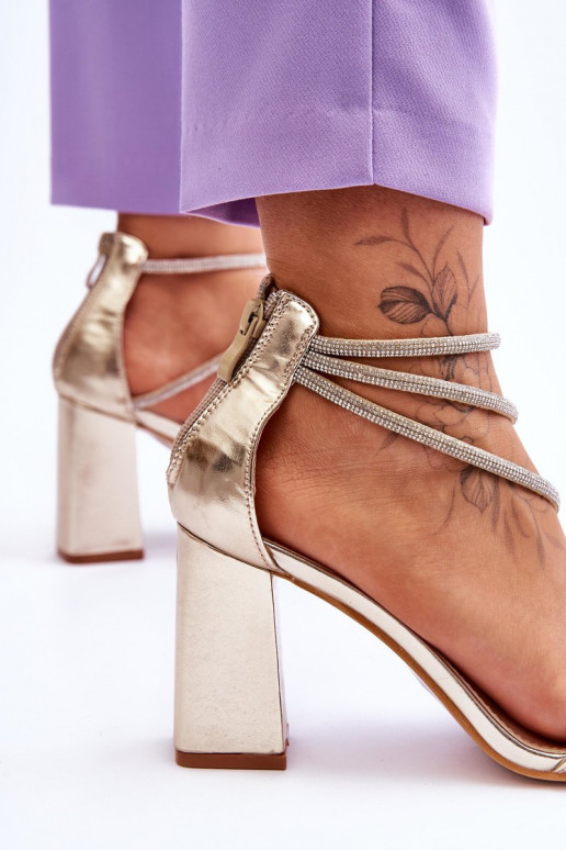 modische Sandalen mit blitzenden Augen goldene Farbe Carma