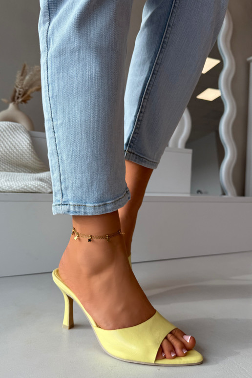 Damen gelbe Lackpantoletten mit Absatz Lirissa