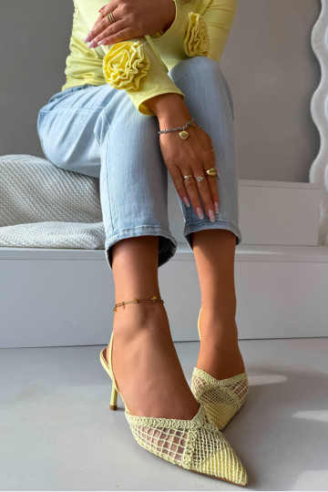 Gelbe „Hanelis" Sandalen mit Lochmusterelementen und dünnen Absätzen 2