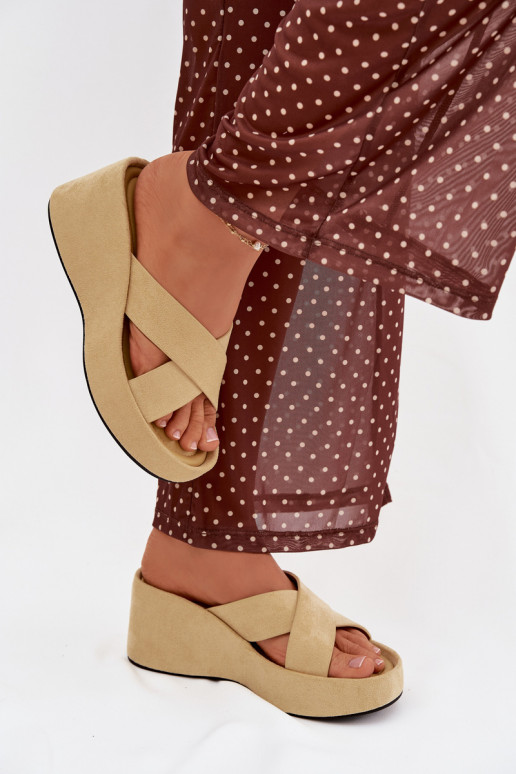 Gelbe Damen-Pantoletten auf Plateausohle aus Kunstwildleder „Calorine"