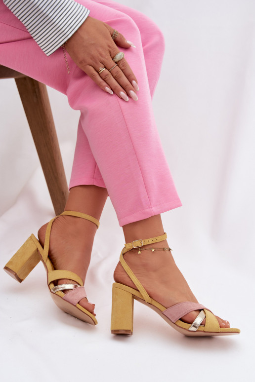 Damen-Sandalen mit hohen Absätzen mit Streifen aus Öko-INildlederoZue gelbe Farbe Karilora