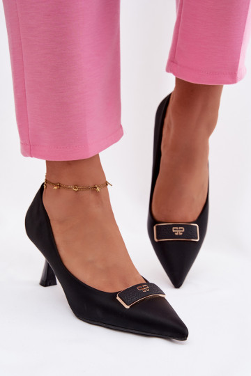 Schuhe mit dekorativen Details, schwarze Farbe Fessira