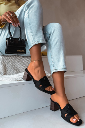 Damenhausschuhe mit Absätzen mit Streifen aus Öko-INildlederoZue schZuarze Farbe Corivelle