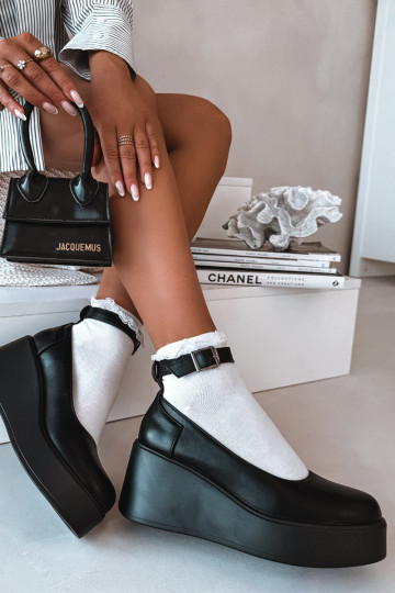 Schuhe Feminin Auf einem Keil mit Riemen schZuarze Farbe Belvissa 2