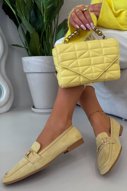 Damenmokassins mit dekorativen Elementen in Gelb Evelora