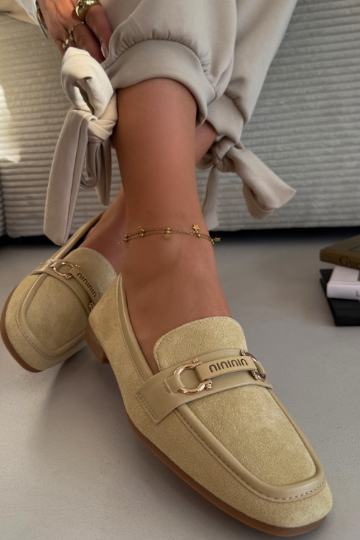 Damenmokassins mit dekorativen Elementen in Gelb Evelora