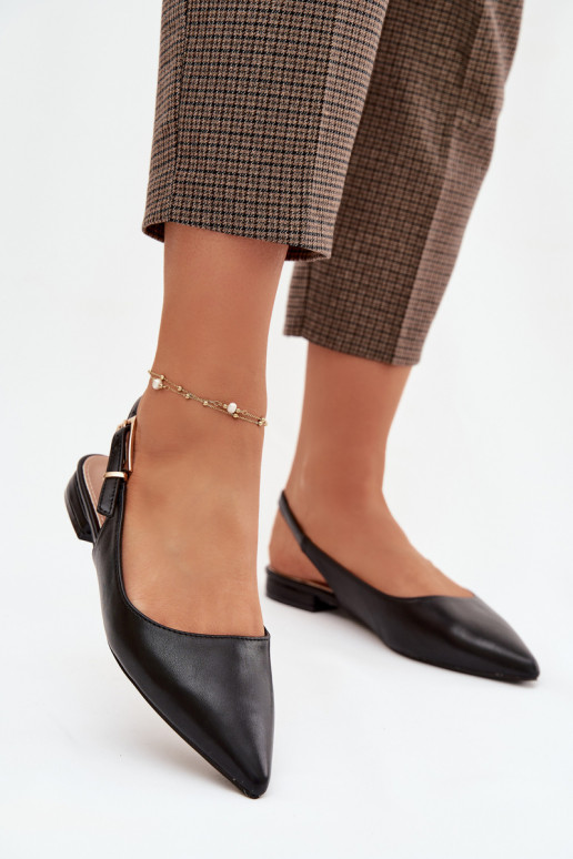 Schwarze Iverelle Ballerinas mit goldenen Schnallen