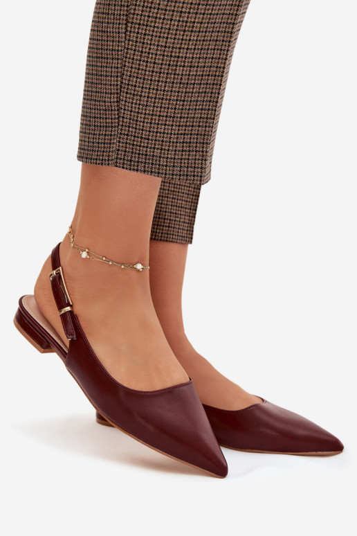 Bordeauxfarbene Iverelle Ballerinas mit goldenen Schnallen