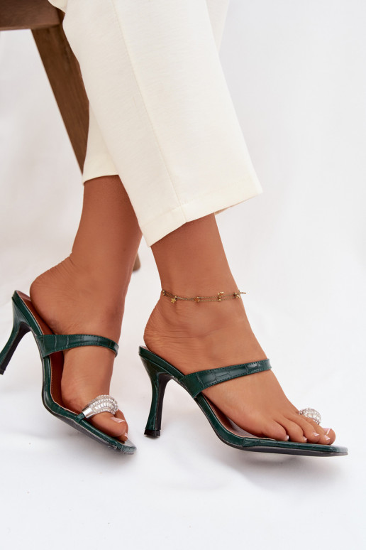 Damenhausschuhe mit dünnen Absätzen Mit Dekorationen Detalem ButelkoZua Zieleń Lorissa