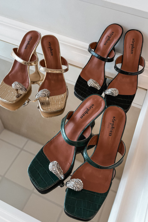 Damenhausschuhe mit dünnen Absätzen Mit Dekorationen Detalem schZuarze Farbe Lorissa