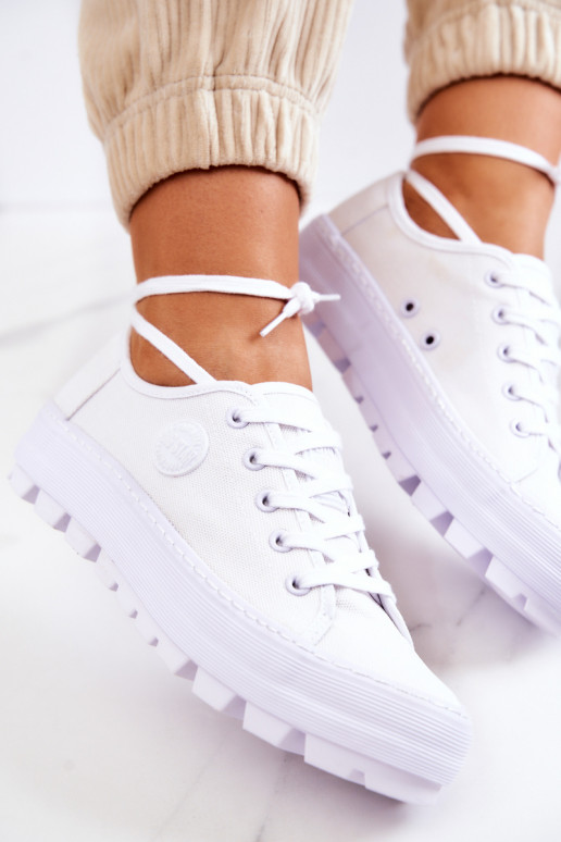 Frauen Schuhe mit einer Plattform BIG STAR JJ274488 Zueiße Farbe