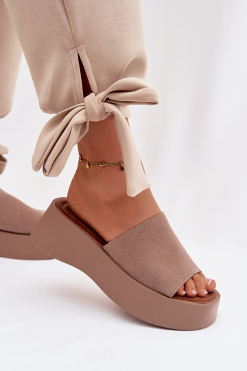 Damenhausschuhe mit einer Plattform Beige Liorisse