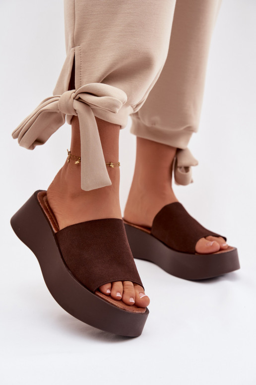 Damenhausschuhe mit einer Plattform CzekoladoZue Liorisse
