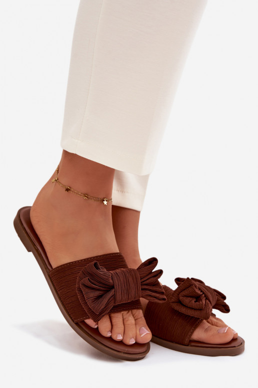 Damenpantoletten mit breiten Absätzen und Schleifen, braune Farbe Amivelle