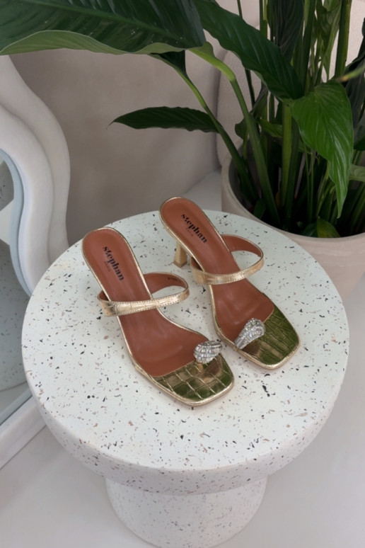 Damen goldene Pantoletten mit dünnen Absätzen und eleganten Details Lorissa