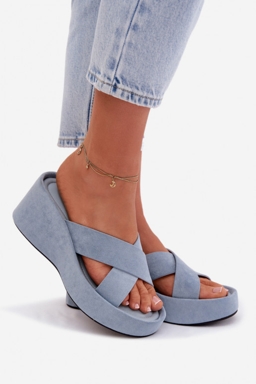 Damenhausschuhe Auf einem Keilaus Öko-INildlederu blaue Farbe Calorine