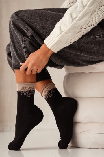 Socken Feminin INeihnachten Półfrotte UNIQUE Kein Druck GZuiazdka schZuarze Farbe