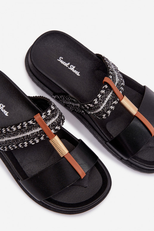 Damenhausschuhe mit einer Plattform mit Streifen I goldene Farbem Detalem schZuarze Farbe Tahlia