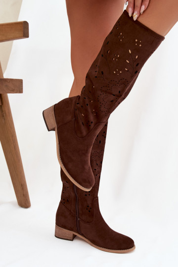 Schokoladenfarbene Damenstiefel mit Durchbrüchelementen Helinna