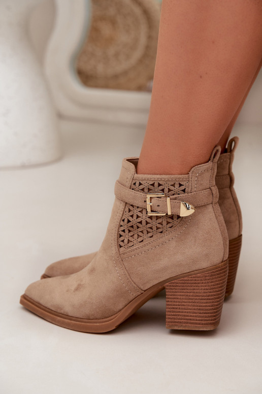 mit durchbrochenen Elementen Damenstiefel Durchbrochenm Ein Beispiel I Złotą mit Schnallen Beige Deloriah