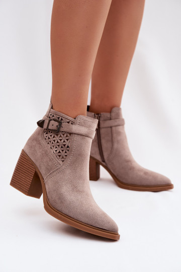 Frauen-Booties mit Lochmuster und Schnallen in Sand Deloriah 2