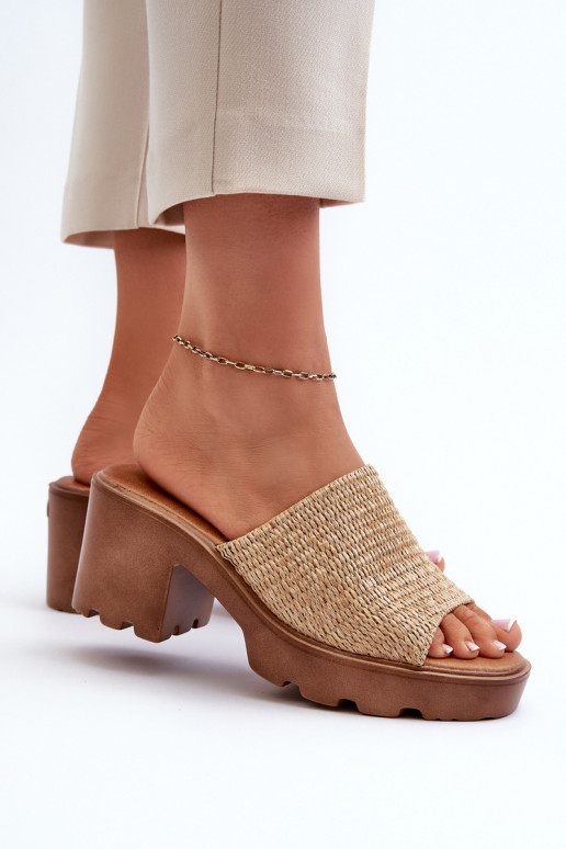 Damenhausschuhe z Plecionką mit Absätzen Beige Titantha