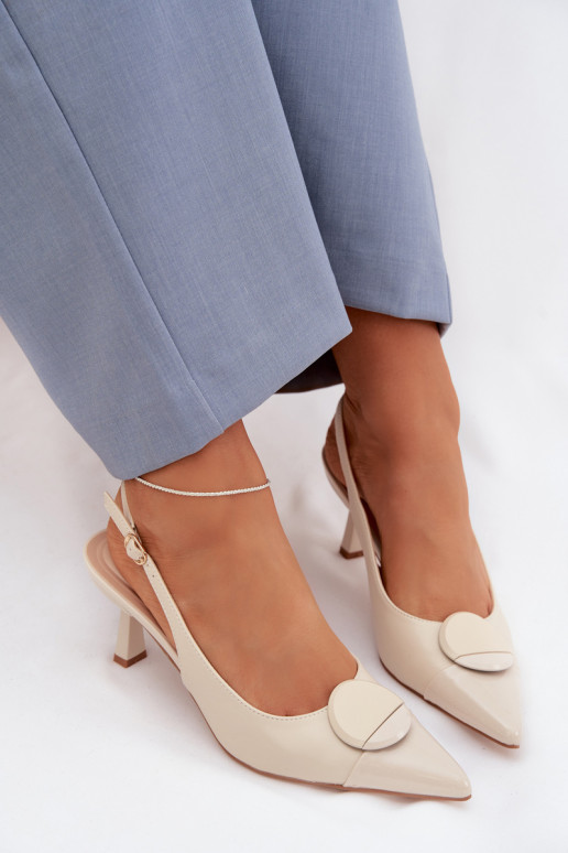 Damensandalen mit dünnen Absätzen Mit Dekorationen Detalem elfenbeinfarbe Es mussriae