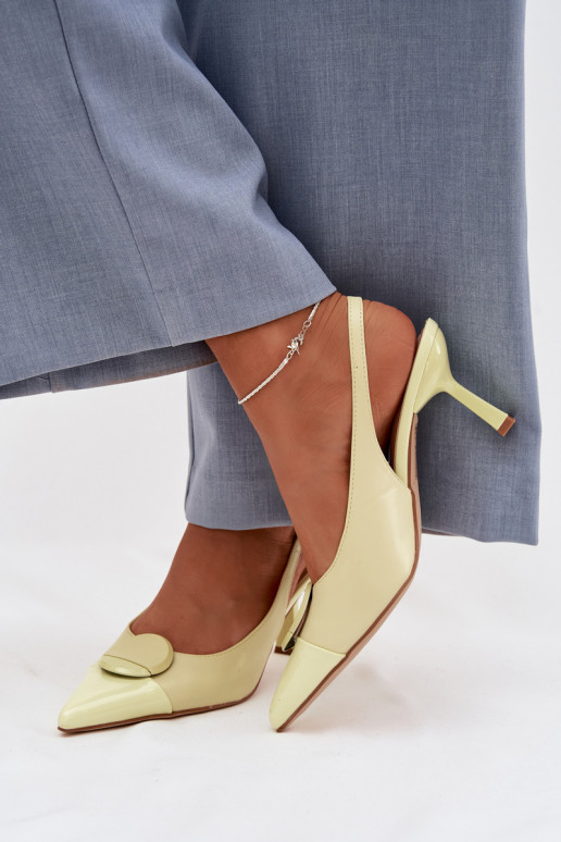 Damensandalen mit dünnen Absätzen Mit Dekorationen Detalem gelbe Farbe Es mussriae