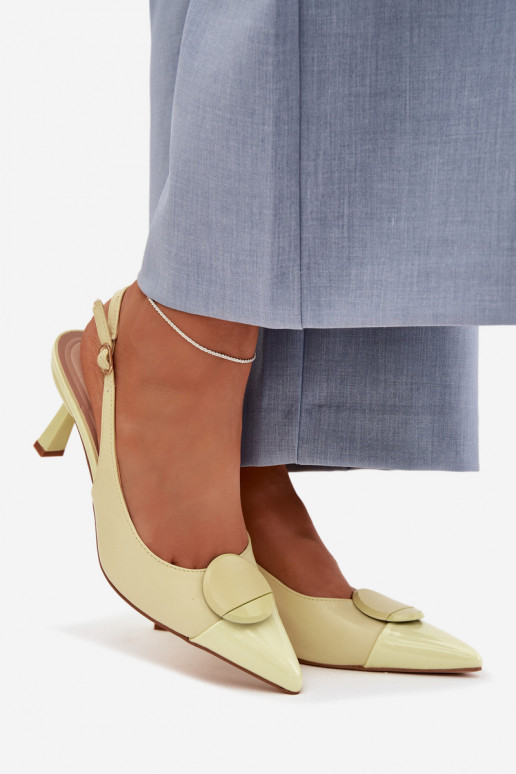 Damensandalen mit dünnen Absätzen Mit Dekorationen Detalem gelbe Farbe Es mussriae