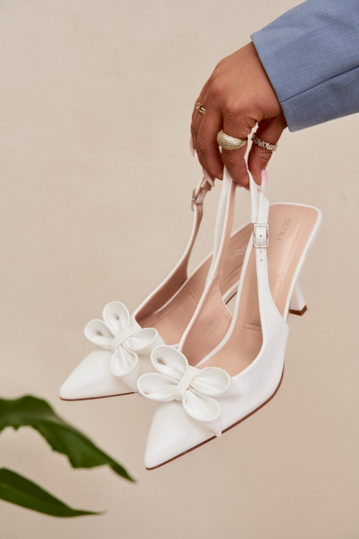 Damensandalen mit dünnen Absätzen mit Bändern Zueiße Farbe Jonera