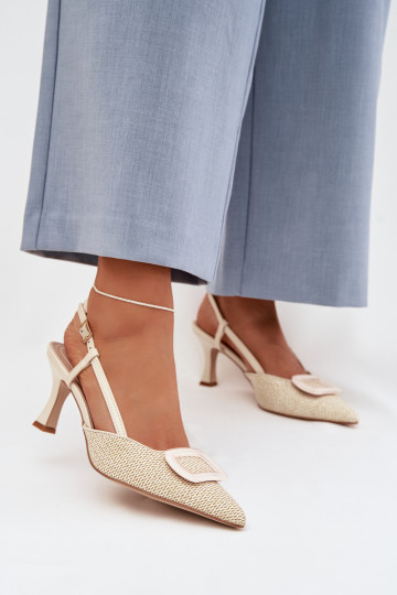 Damen Sandalen mit Absätzen und dekorativen Elementen in Sand Eslina