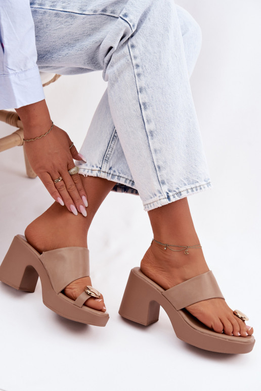 Damenhausschuhe Ermöglicht SłupkoZuym Obcasie Ze goldene Farbem Detalem Beige Sinora