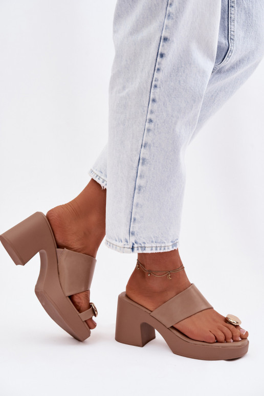 Damenhausschuhe Ermöglicht SłupkoZuym Obcasie Ze goldene Farbem Detalem Beige Sinora