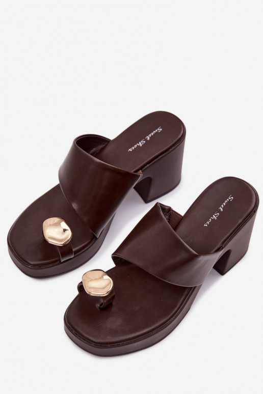 Damenhausschuhe Ermöglicht SłupkoZuym Obcasie Ze goldene Farbem Detalem CzekoladoZue Sinora