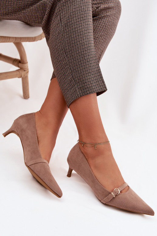 Schuhe Feminin Auf niedrigem Absatz mit verzierten Absätzen Beige Pirela