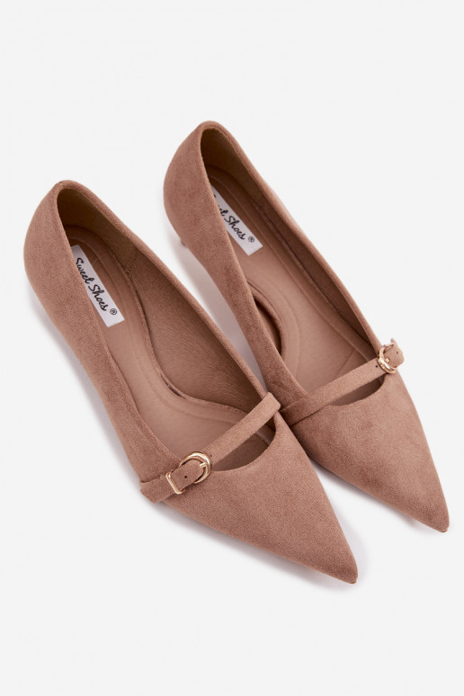 Schuhe Feminin Auf niedrigem Absatz mit verzierten Absätzen Beige Pirela